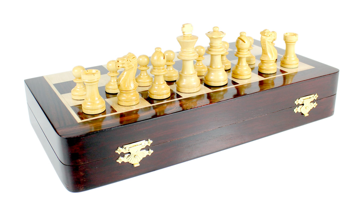 2 extra Queens provided with this set. Total 34 Chess Pieces.